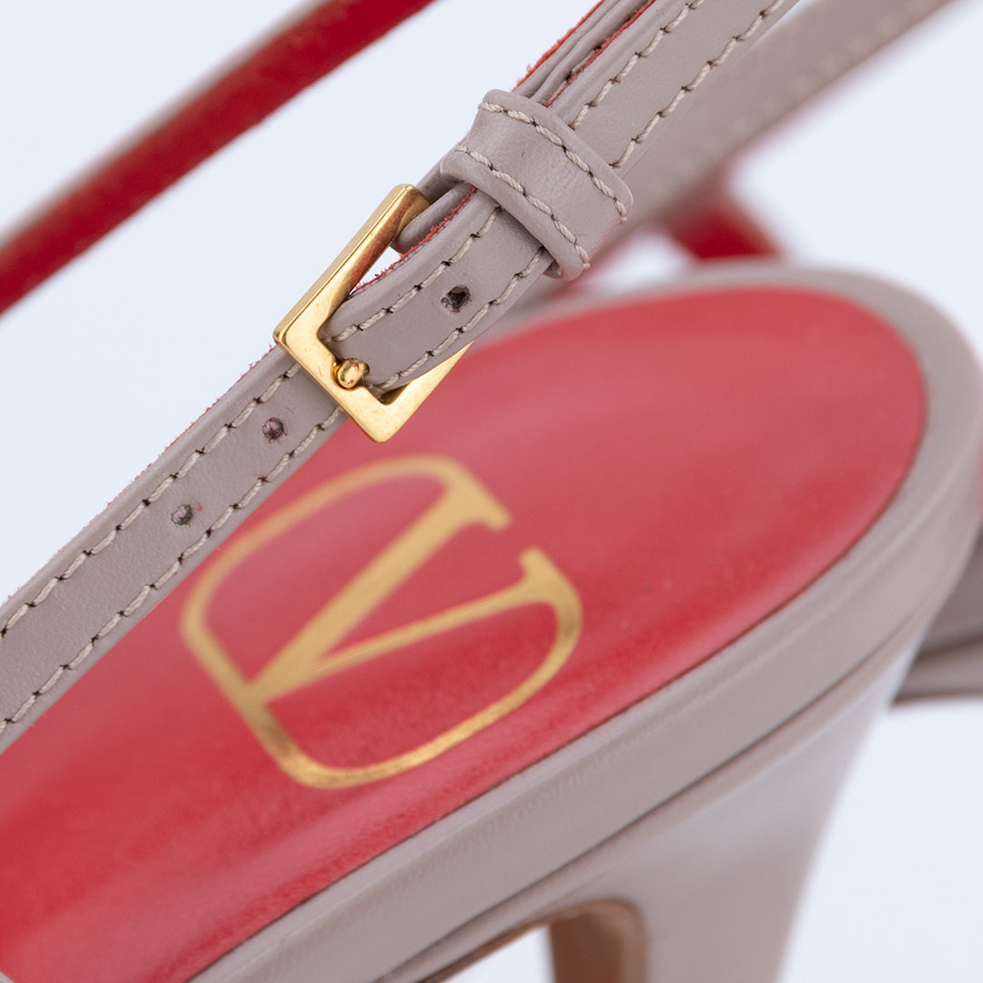 Décolleté Slingback VALENTINO GARVANI con plateau in pelle di vitello.