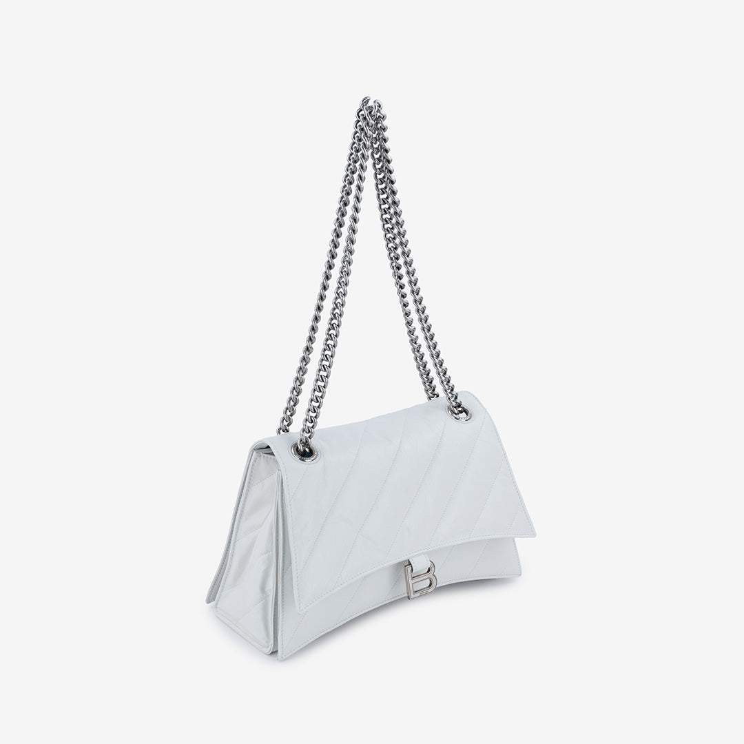 Dettaglio logo B e finiture argento anticato Balenciaga