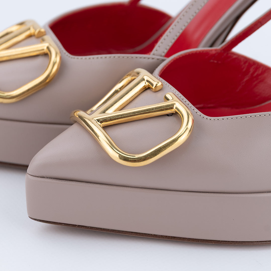 Décolleté Slingback VALENTINO GARVANI con plateau in pelle di vitello.