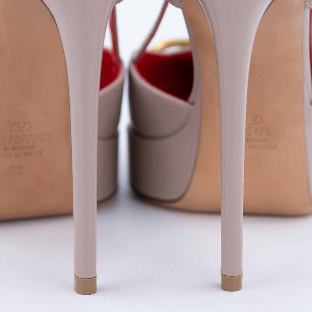 Décolleté Slingback VALENTINO GARVANI con plateau in pelle di vitello.
